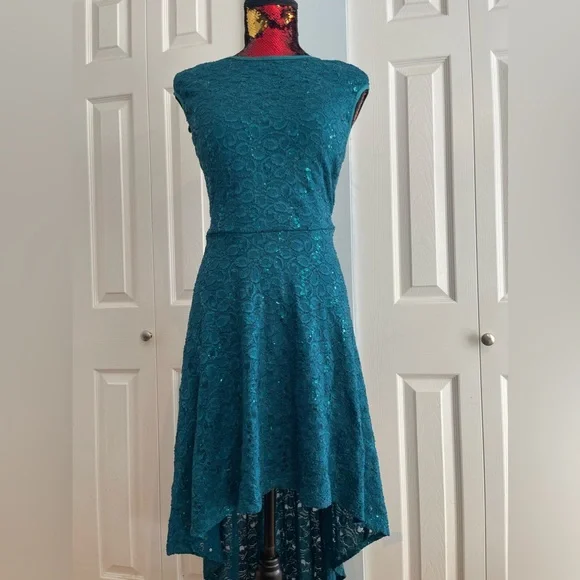 Dress - Picture 6 of 6